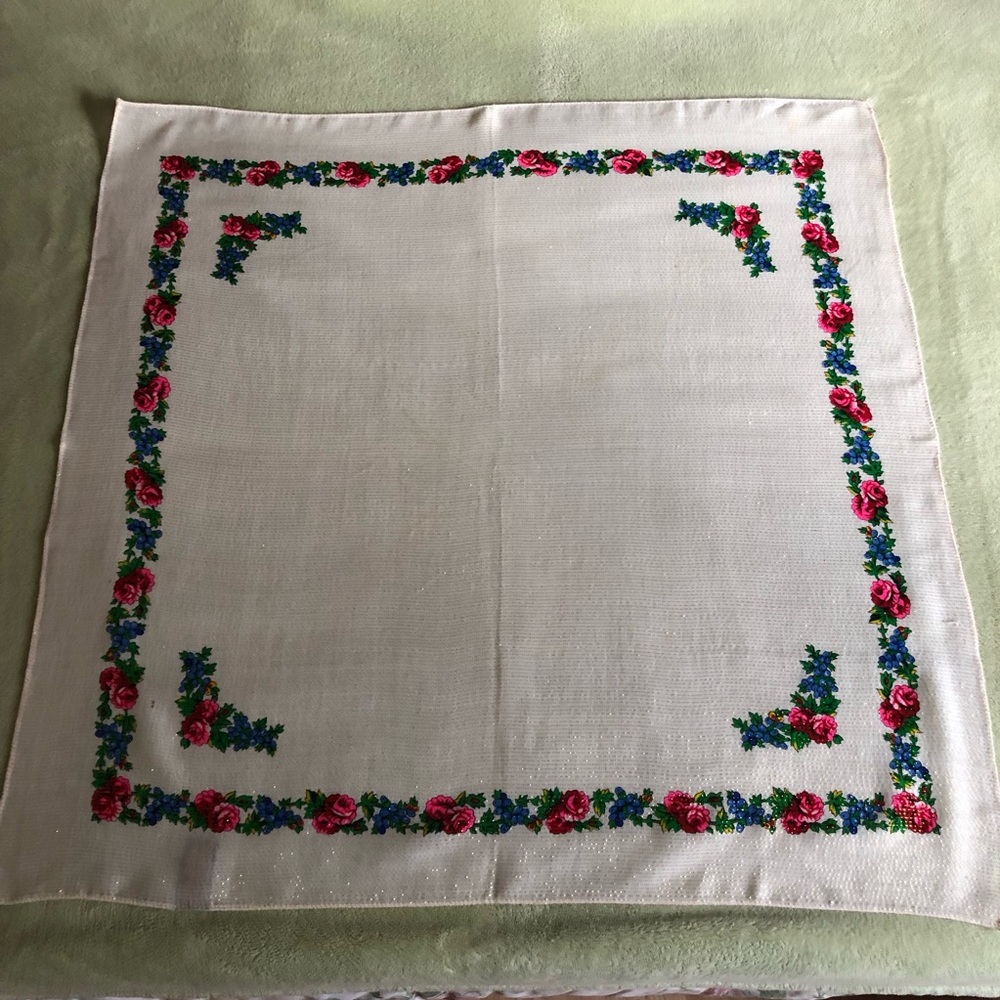 Vintage kerchief scarf shawl roses cream thin lightweight wool square gold trim - Picture 3 of 5